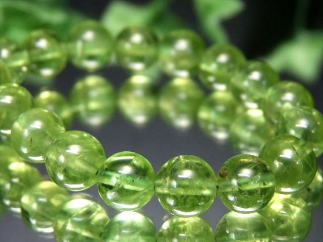 4A+ ペリドット ブレスレット 6.5mm-7mm×28珠 圧巻のオリーブグリーン 希少な高透明度タイプ 女神ペレの涙と呼ばれる神秘石 幸せ・夫婦の愛・平和の象徴