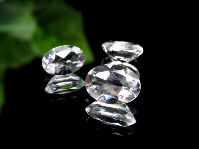 宝石質 ペタライト ルース 1個売り 石サイズ縦約5.5mm-7mm前後 ネガティブなエネルギーを浄化 葉長石 オーバルカット 天使の石 ルースケース付属 ブラジル産