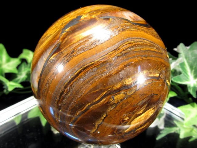 まさに虎の模様 タイガーアイ 丸玉 台座付 直径78mm 重さ738g 金運の