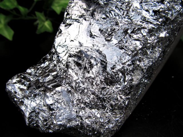 テラヘルツ鉱石 原石 最大幅120mm 重さ556g つやつや光沢 話題の 高