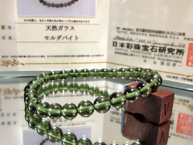 店頭展示中 鑑別書付属 5A モルダバイト ブレスレット 約7mm×29珠 12.05g 隕石の神秘を宿す極上ストーン 宇宙起源の強大なパワー 豊穣と幸運を呼ぶお守り