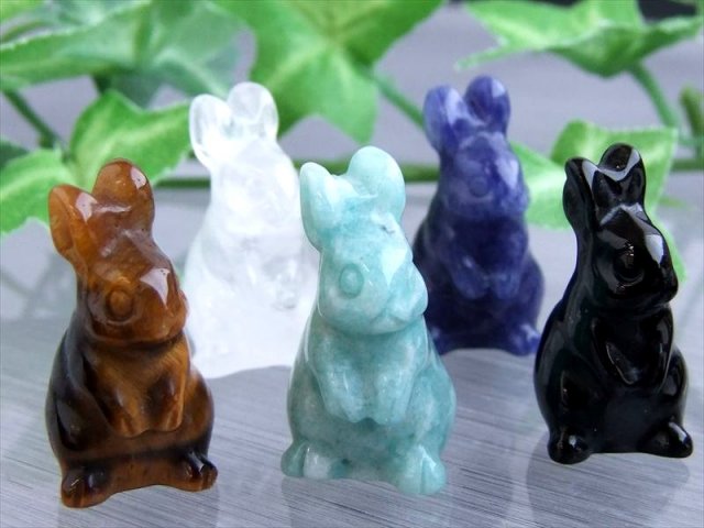 可愛い6種のウサギ ミニうさぎ 天然石彫刻 1個売り 高さ約25mm前後 タイガーアイ オブシディアン ローズクォーツ アマゾナイト 水晶 ソーダライト ウサギ 兎