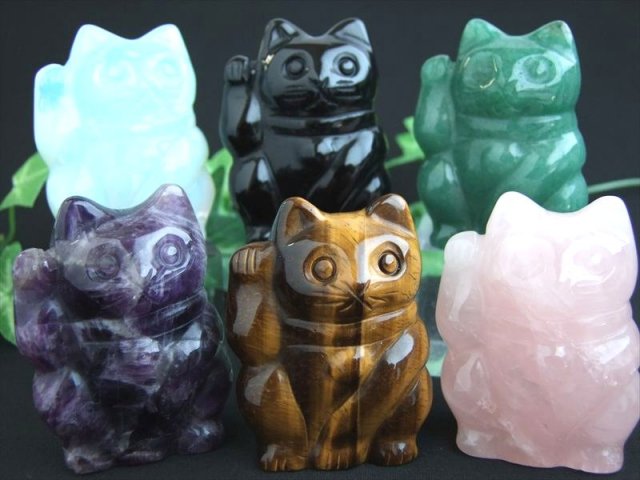 選べる6種類 右手招き猫 彫刻 置物 高さ約45mm-50mm 1個売り ネコ 金運や幸運 身近な福を招いてくれるミニにゃんこ お守りとしても そのまま飾っても可愛い