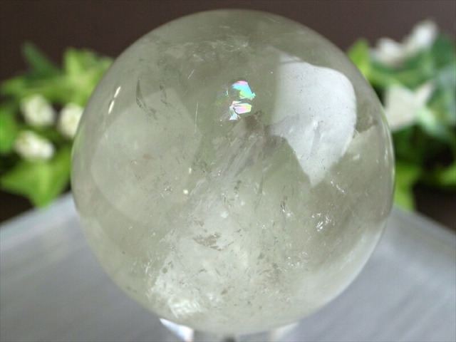 希少な緑水晶 4A プラシオライト 緑水晶 丸玉 直径58mm 重さ275g 透明グリーンアメジスト 癒し・ストレス緩和の石 ブラジル産 パワーストーン 天然石