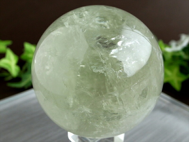 希少な緑水晶 4A プラシオライト 緑水晶 丸玉 直径62mm 重さ333g 透明グリーンアメジスト 癒し・ストレス緩和の石 ブラジル産 パワーストーン 天然石