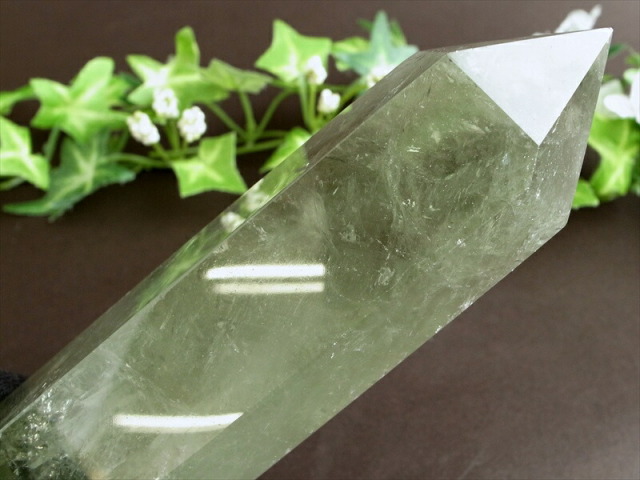 虹入り 希少な緑水晶 プラシオライト 緑水晶 六角柱 ポイント 高さ148mm 重さ321g グリーンアメジスト 癒し・ストレス緩和の石 ブラジル産 パワーストーン