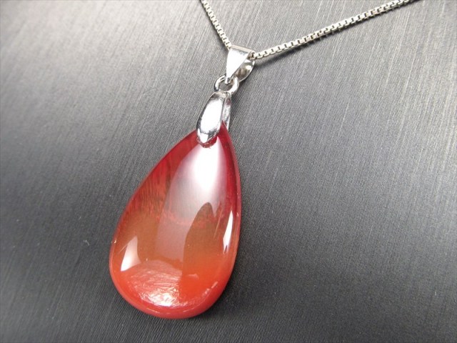 店頭移動中 5A アンデシン ドロップ型 ペンダントトップ 幅約28mm×17mm 重さ約4.5g 超透明 本当の自分 に近づく変化を促す石 極上カラー チェンジアンデシン