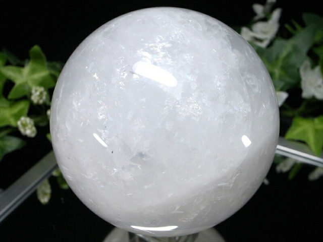 龍神の吐く息 スノーホワイト水晶 丸玉 台座付 φ75mm 重さ 593g 極上天然石 一点もの ブラジル産 パワーストーン 天然石