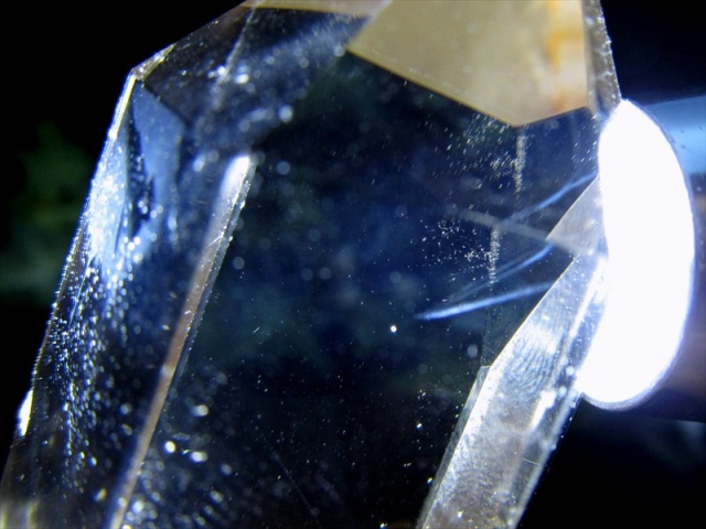 ライモナイト・ラダー入り スモーキークォーツ 水晶 ポイント 六角柱