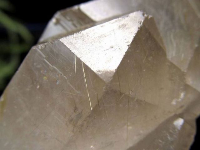 ゴールドルチルクォーツ 結晶 原石 最大幅約4.3cm 重さ約42.5g 黄金