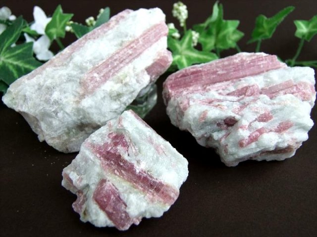 大きい！ ピンクトルマリン 電気石 水晶 582,6g T482 天然石　原石 ピンクの結晶 ピンクトルマリン 水晶共生 原石 1個売り 70g-90g 愛情に
