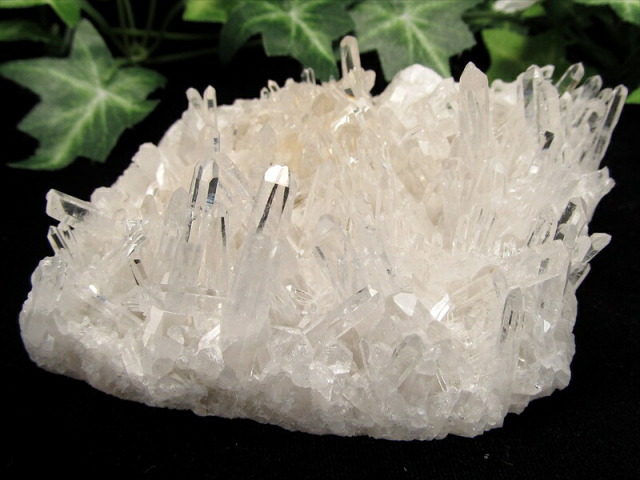 四川水晶 針状 水晶クラスター 最大幅84mm 重さ201g クォーツ 超人気針状群生 ブレスの浄化 原石 1点もの 四川省産 パワーストーン 天然石
