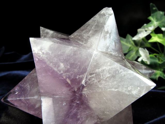 虹入り アメジストファントム 紫水晶 アステロイド 小星型12面体 置物
