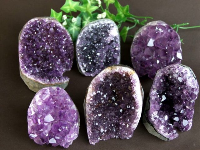 激レア 手の平サイズ 3A アメジスト 紫水晶 クラスター スタンドタイプ