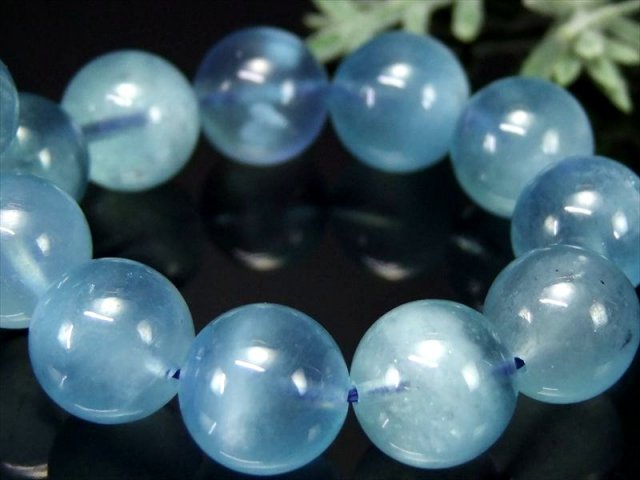 雲の浮かぶ夏空 4A 夏空 アクアマリン ブレスレット 11mm-12mm×18珠 3月誕生石 海の守護石 美しい若さと幸せな喜びの象徴 月の女神『ディアナ』の石