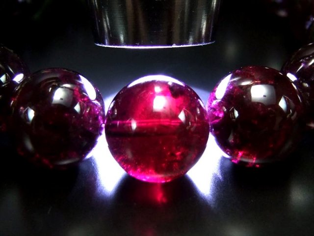 大珠 透かせばワインレッドパープル 3A ロードライトガーネット ブレスレット 15mm-15.5mm×15珠 内径 18.5cm 魅惑のワインレッドカラー 真実の愛の石