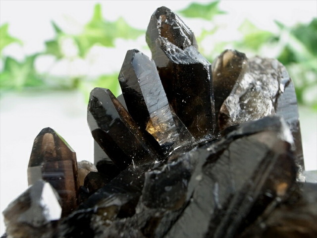 天然の黒光り 天然 黒水晶 モリオン クラスター原石 重さ155g 最大幅約94mm 大自然の力強さを感じる漆黒の水晶 最強の魔除け・邪気払いの石 1点物