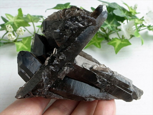 天然の黒光り 天然 黒水晶 モリオン クラスター原石 重さ223g 最大幅約