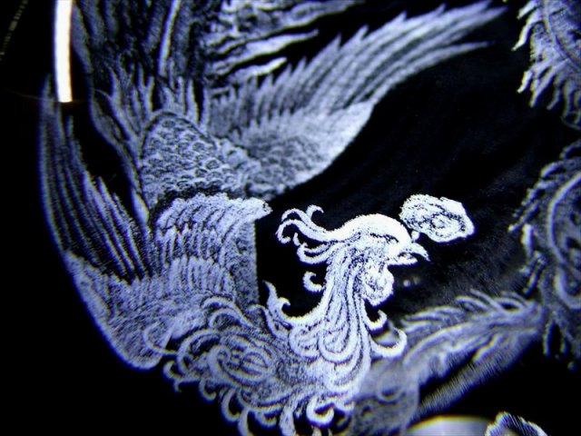 夫婦円満 鳳凰 人工水晶 丸玉 直径約80mm レーザー彫刻 幻想的に浮かび
