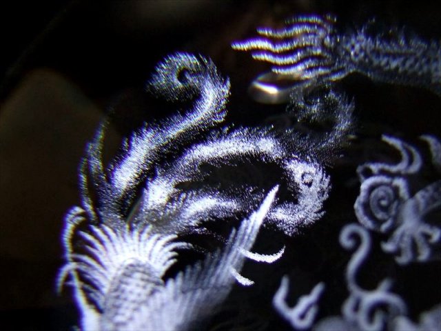 鳳凰と龍神 クリスタルガラス製 丸玉 直径約80mm レーザー彫刻 鳳凰