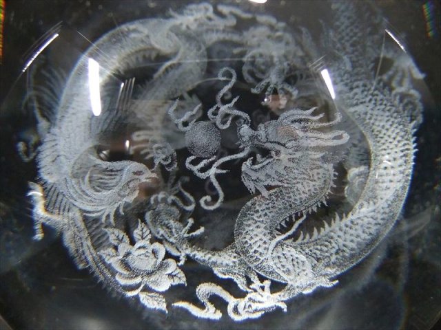 鳳凰と龍神 クリスタルガラス製 丸玉 直径約80mm レーザー彫刻 鳳凰