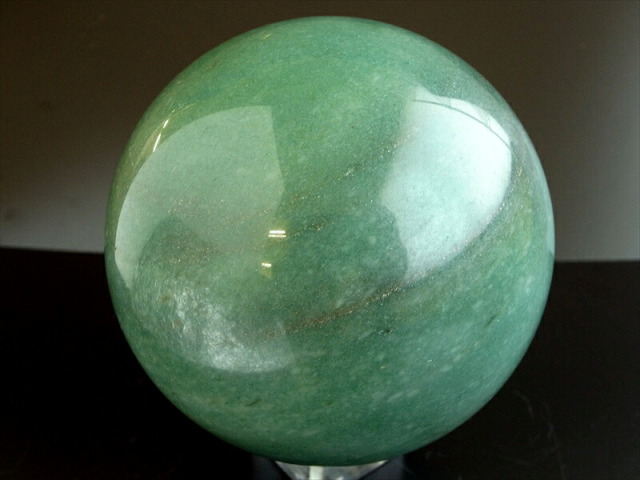 大玉 濃厚グリーン アベンチュリン 丸玉 台座付 直径 101mm 重さ 1429g 砂金水晶 癒しとリラックスの石 深い翠色 1点物 インド産 パワーストーン 天然石