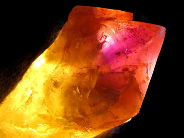 深紅の夢を纏う水晶 レッド ドリームコート レムリアン水晶 単結晶 ナチュラル原石 幅55mm 重さ42g ヨーロッパで話題の新種のレアストーン