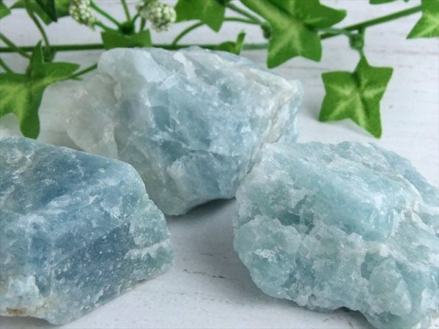 天使の石 アクアマリン ラフ原石 1個売り 重さ60g-80g 希少な非加熱原石 ナチュラル原石 幸せな結婚を象徴 3月の誕生石 パワーストーン 大人気天然石