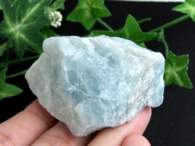 天使の石 アクアマリン ラフ原石 1個売り 重さ80g-100g 透明感のある