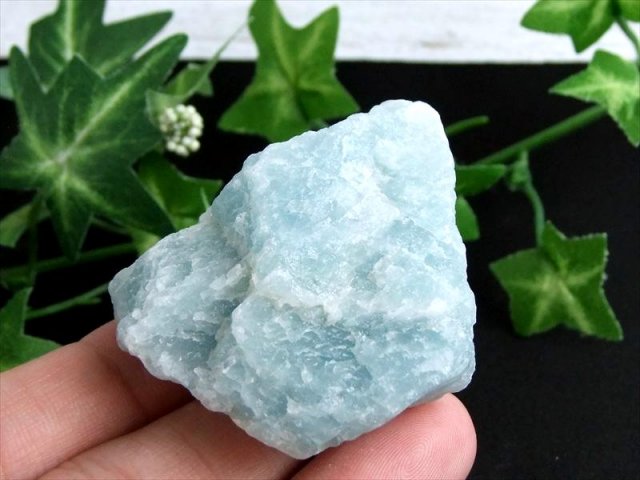 天使の石 アクアマリン ラフ原石 1個売り 重さ80g-100g 透明感のある