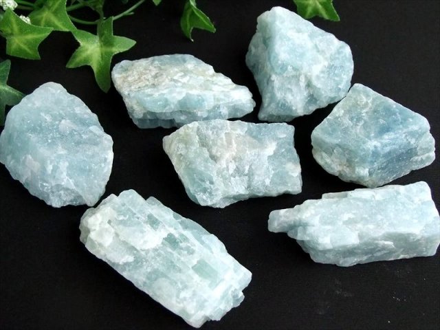 天使の石 アクアマリン ラフ原石 1個売り 重さ80g-100g 透明感のある