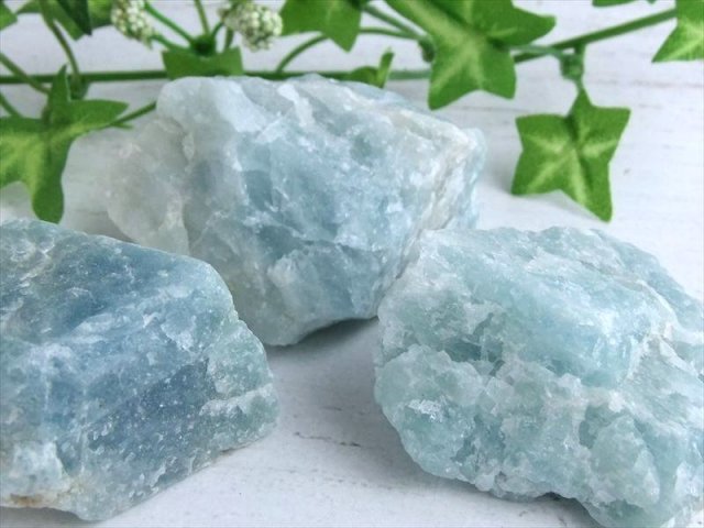 天使の石 アクアマリン ラフ原石 1個売り 重さ80g-100g 透明感のあるペールブルー 希少な非加熱原石 ナチュラル原石 幸せな結婚を象徴 3月の誕生石