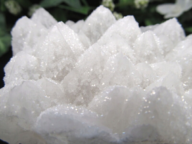 新雪の様なキラキラ スノーホワイト ドゥルージーキャップ クォーツ クラスター 最大幅85mm 重さ230g 氷の様なキラキラ ドゥルージー 結晶 水晶