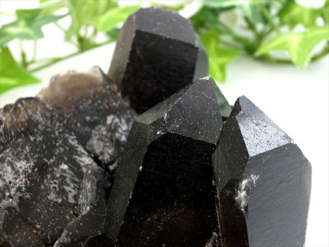 天然の黒光り 天然 黒水晶 モリオン クラスター 原石 重さ212g 最大幅約76mm 大自然の力強さを感じる漆黒の水晶 最強の魔除け・邪気払いの石 1点物