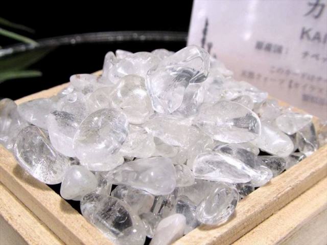 小粒 カイラス産 水晶 さざれ 約100g 約2mm-10mm ヒマラヤ山脈・チベット最奥の聖なる頂が生んだ奇跡 四大宗教が崇める霊峰の力 ギャランティーカード付属