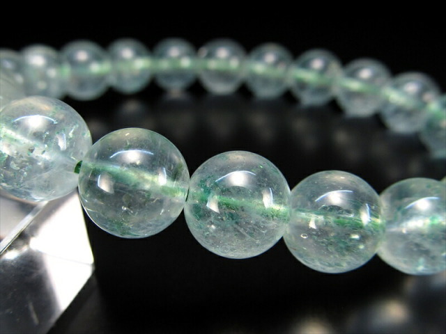 フックサイト インクォーツ ブレスレット 9mm-9.5mm×22珠 透明感あり フレッシュなグリーンカラー 癒し 調和 心の安定 一点物 ブラジル産 パワーストーン