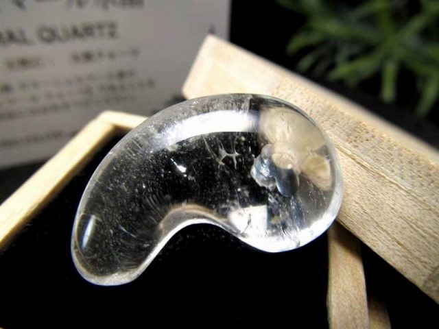 ✳ガネッシュヒマール水晶*勾玉の超最高峰　◆2度と入手は無理でしょう　鑑別書付‼️ 訳あり ガネーシュヒマール産 水晶 勾玉 長さ約25.5mm 約5.5g 透明感