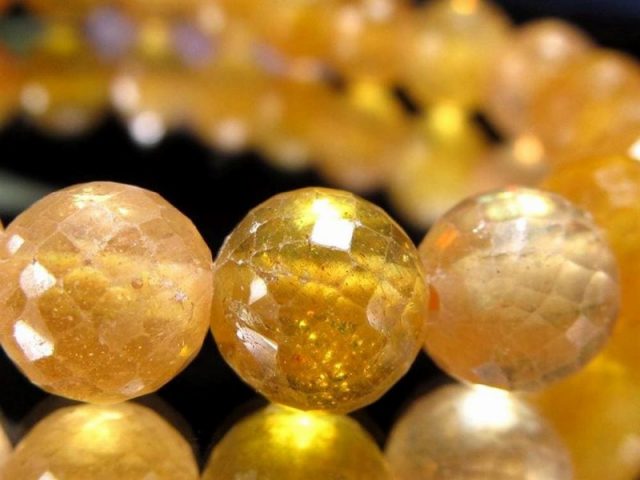 ガネーシャが宿る石 透明感あり プクラジストーン イエローサファイア カット ブレスレット 7.5mm-8.5mm×26珠 富と幸福・愛情をもたらす石 世界4大宝石の1つ