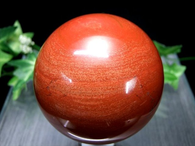 運気上昇・開運の象徴 レッドジャスパー 丸玉 台座付 強力な浄化作用 直径 約71mm 重さ 521g 1点もの インド産 パワーストーン 天然石 置物 現品届け