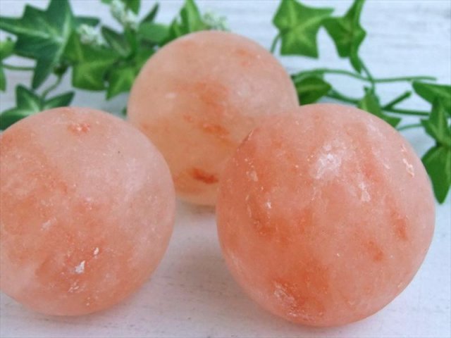 天然岩塩100％ ヒマラヤ 岩塩 丸玉 直径約5cm-5.5cm 1個売り ピンクソルト 盛り塩 バスソルトにも 無添加 風水 お部屋に置けるお清めパワースポット 浄化