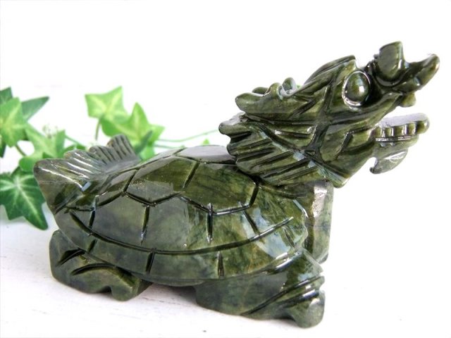 財運を高める瑞獣 サーペンティン 龍亀 ロングイ 彫刻 置物 重さ460g-510g 縦約12cm×横約6.5cm×高さ約6cm 1個売り インテリアに 蛇紋石 風格のある深緑