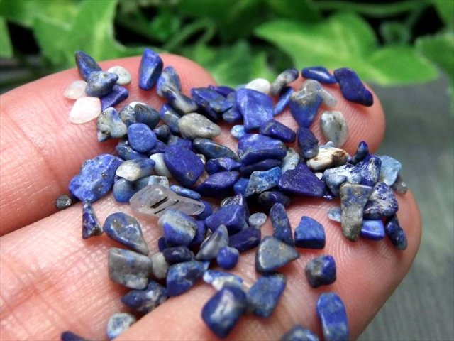 極小 ラピスラズリ さざれ 200g 粒の大きさ 2mm-7mm 幸運を呼び寄せる石 青金石 サザレ アフガニスタン産 sa-s パワーストーン 天然石 ラピス さざれ