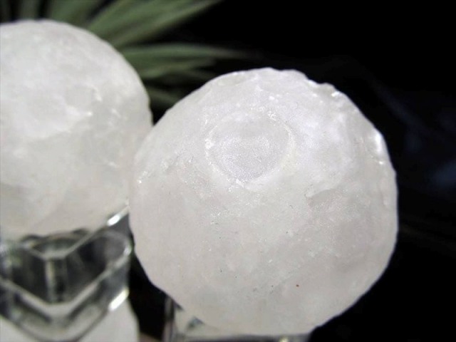 水晶(クォーツ) 満月型置物 1個売り 直径約38mm-42mm 約80g 極上 ロマンチックなムーンオブジェ 太古から親しまれた万能ストーン ブラジル産