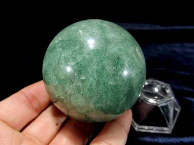 待望の再入荷・虹入り グリーン モスコバイト丸玉 台座付き 直径約60mm