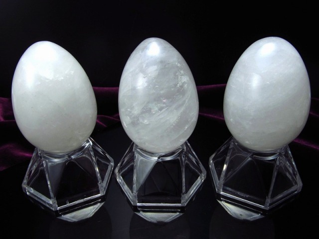 水晶 エッグ型 置物 重さ約80g-90g前後 高さ45mm前後 すべての浄化と 