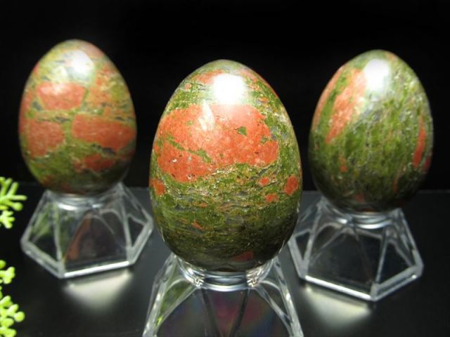 ユナカイト エッグ(卵型)置物 高さ約50mm 95g-105g前後 1個売り 心身のバランスを正常に保ち自然体へと導く