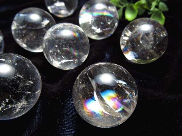 くっきり虹入り 虹入り 天然水晶 丸玉 （人工虹） 直径24mm-26mm