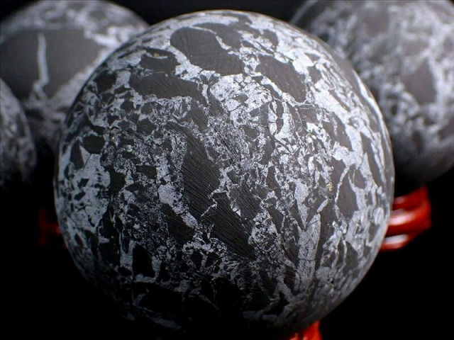 ☆特選一石☆希少レア激安☆奇跡の石【健康美容の石シュンガイト