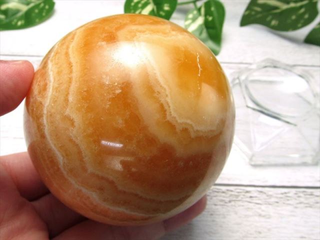 シマシマ模様! バンデッドカルサイト 丸玉置物 台座付 直径約65mm 重さ395g 極上つやつや 可愛らしいオレンジ 幸運を呼び寄せる石 一点もの 方解石 Comrose シマシマ模様! バンデッドカルサイト 丸玉置物 台座付 直径約65mm 重さ395g 極上つやつや 可愛らしいオレンジ 幸運を呼び寄せる石 一点もの 方解石 Comrose