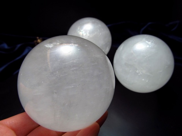 超特大!!!】ホワイトカルサイト丸玉34kg